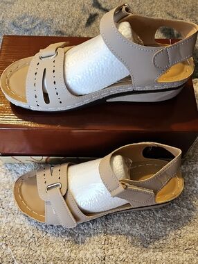 Women’s Beige Adjustable Comfort Sandals